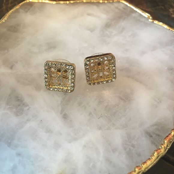 SOME PRETTY Little Earrings Bigger than a Stud! - Picture 4 of 14